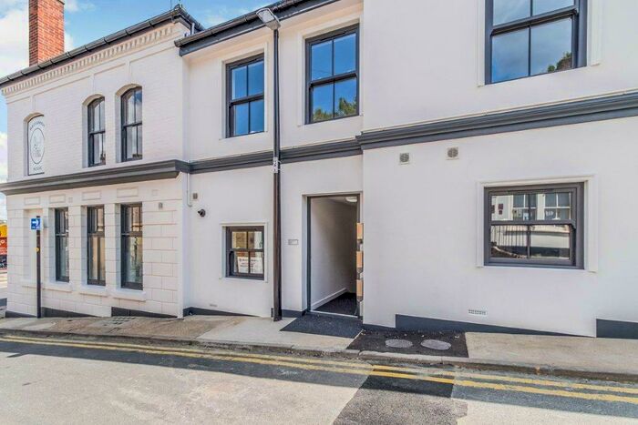 2 Bedroom Apartment To Rent In Hospital Lane, Rochester, ME1