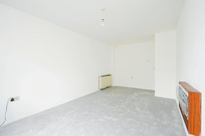 1 Bedroom Flat For Sale In Saye & Sele Close, Grendon Underwood, Aylesbury, HP18