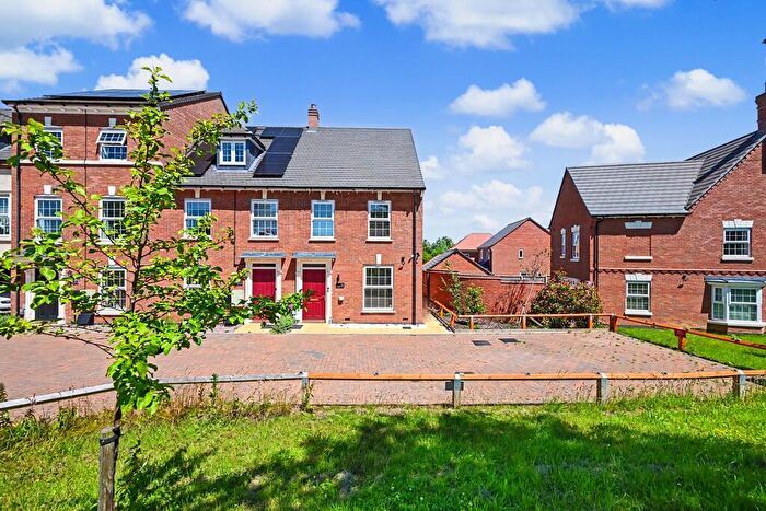 3 Bedroom Semi-Detached House For Sale In Hannington Close, Houlton, Rugby, CV23