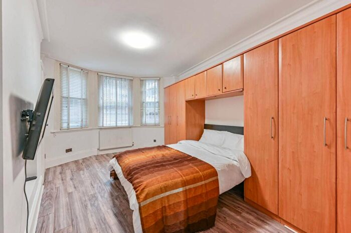 2 Bedroom Flat To Rent In Old Marylebone Road, Marylebone, London, NW1