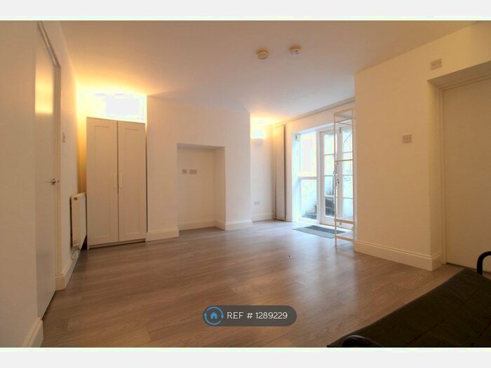 1 Bedroom Flat To Rent In Upper Richmond Road, London SW15