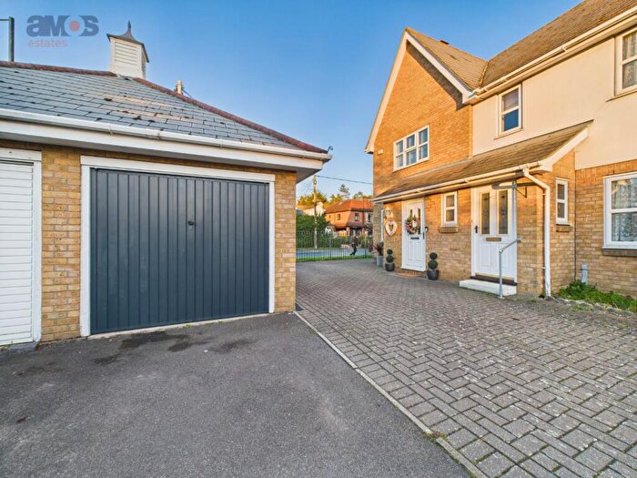 2 Bedroom Semi Detached House For Sale In Heritage Way, Rochford, Essex, SS4