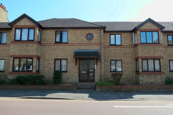 2 Bedroom Flat To Rent In Avenue Road, St. Neots PE19