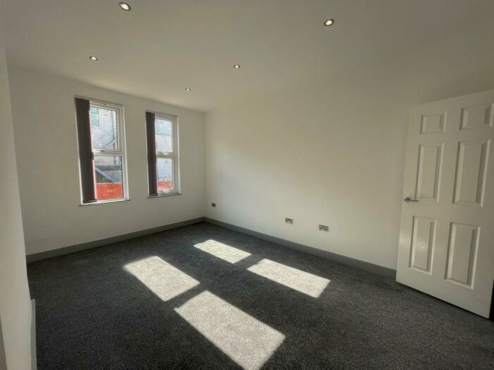 2 Bedroom Apartment To Rent In Harehills Avenue, Leeds, LS8