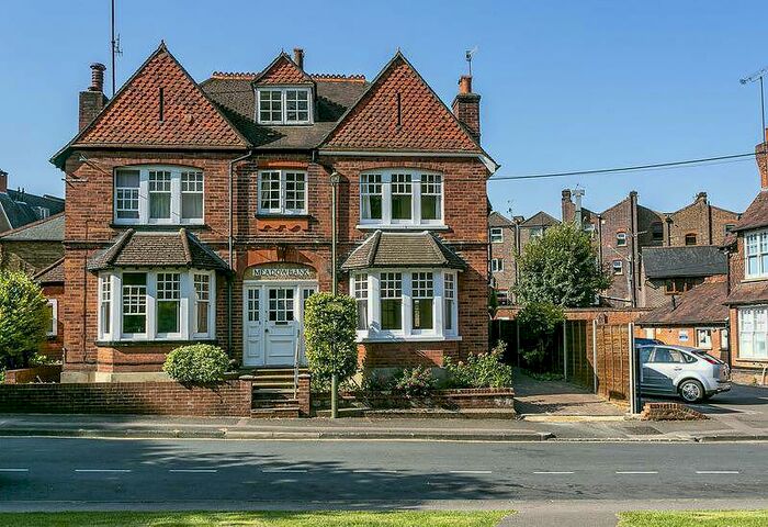 3 Bedroom House To Rent In Bedroom Semi Detached House In Caterham Valley, CR3