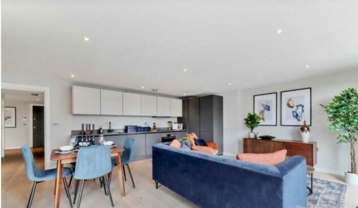 2 Bedroom Flat To Rent In Homestead Heights, Crouch End, London, N8