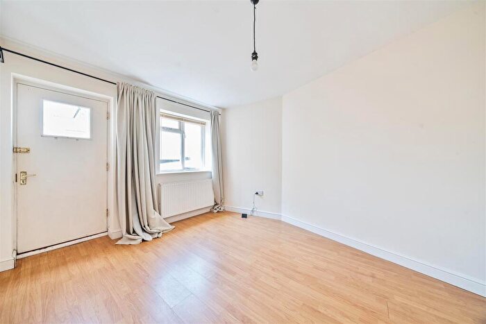 1 Bedroom Apartment For Sale In Globe Court, Dowell Street, Honiton, EX14