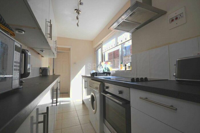 2 Bedroom Terraced House To Rent In Blenheim Gardens, Reading, Berkshire, RG1