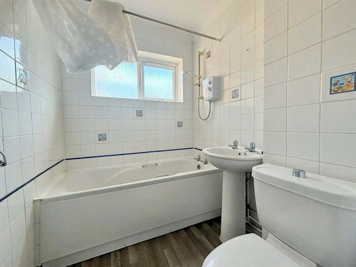 1 Bedroom Flat For Sale In Lewes Road, Eastbourne, BN21