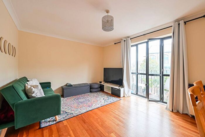 2 Bedroom Flat For Sale In Brunel House, Canary Wharf, London, E14
