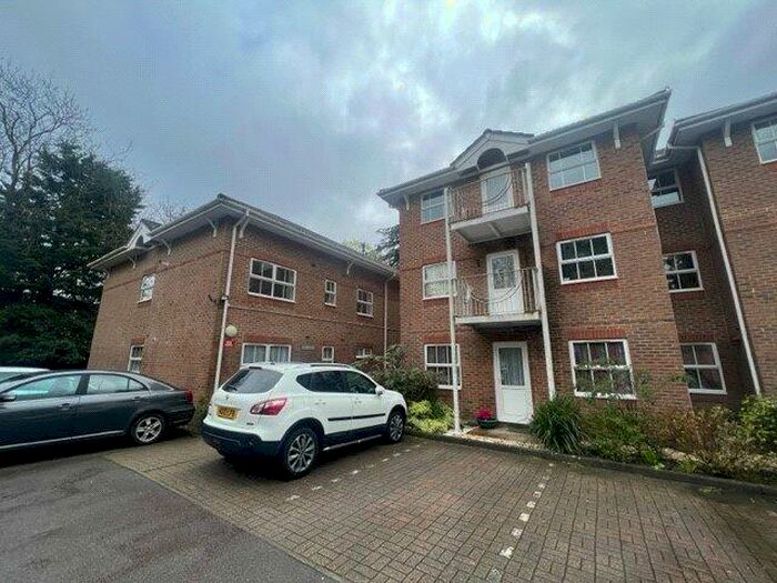 2 Bedroom Apartment To Rent In Winchester Road, Southampton, Hampshire, SO16