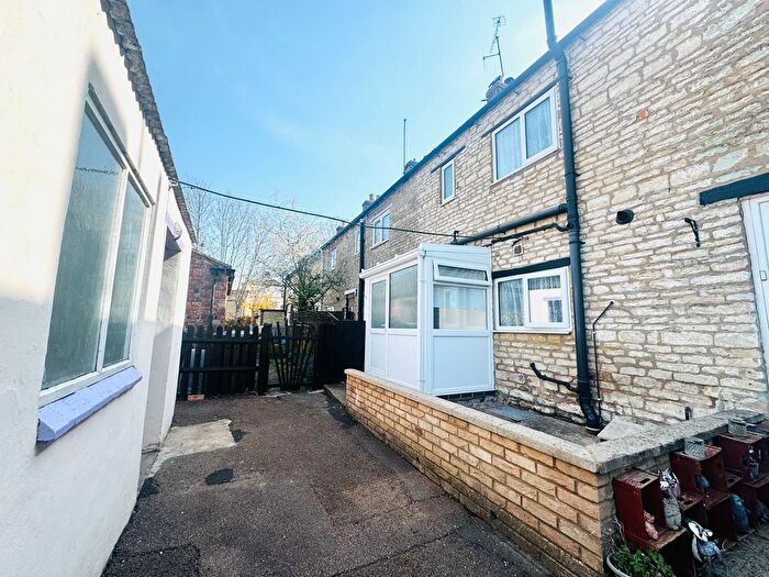 2 Bedroom Cottage To Rent In Hill Street, Raunds, Wellingborough, NN9