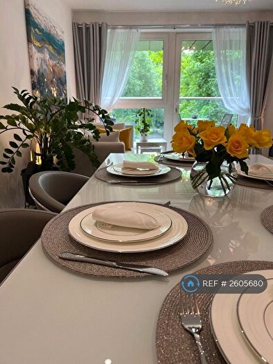 3 Bedroom Flat To Rent In London, London, SE8