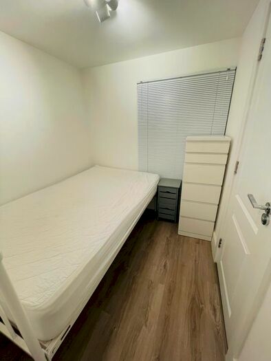 1 Bedroom Flat To Rent In Rita Road, London, SW8