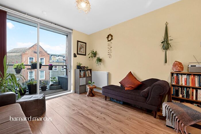 2 Bedroom Flat For Sale In Rye Lane, London, SE15