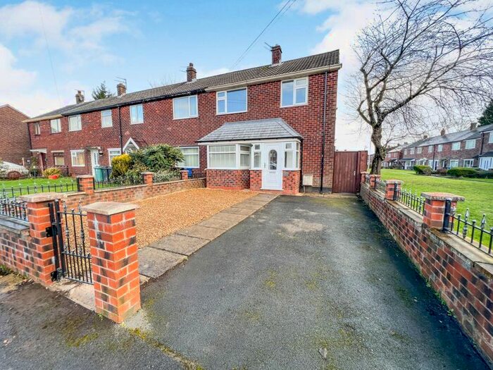 3 Bedroom Property To Rent In Ripon Avenue, Whitefield, Manchester, M45