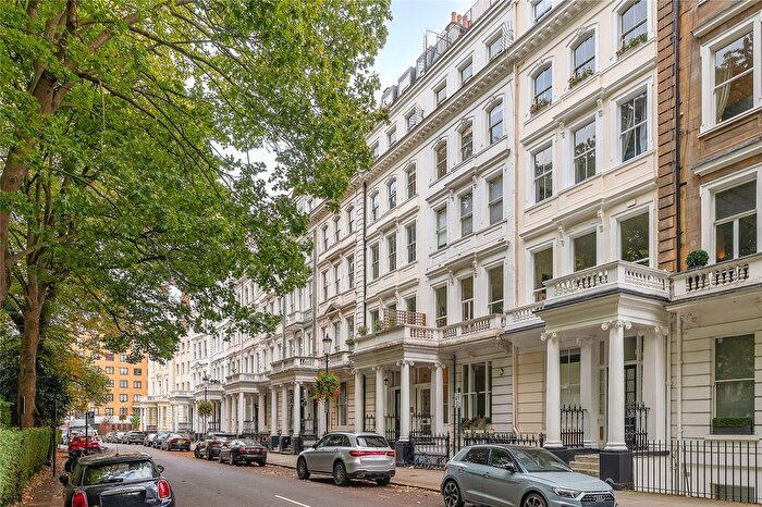 3 Bedroom Flat To Rent In Cornwall Gardens, London, SW7