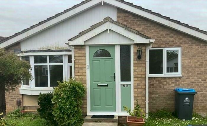 2 Bedroom Detached Bungalow To Rent In Edgeworth Drive, Carterton, OX18
