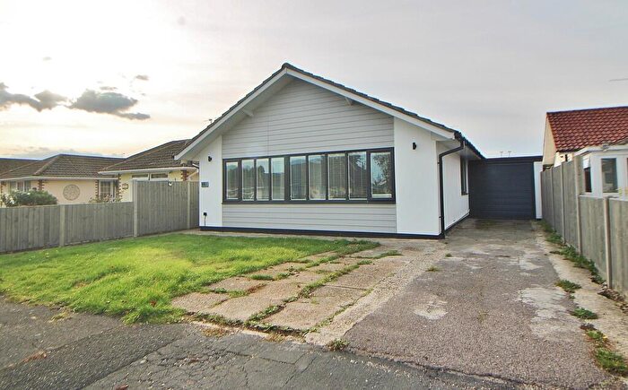 3 Bedroom Detached Bungalow For Sale In Lucerne Avenue, Waterlooville, PO7