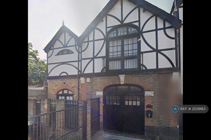 3 Bedroom End Of Terrace House To Rent In York Mews, Ilford, IG1