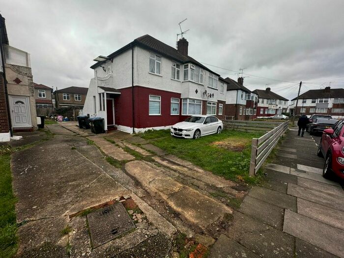 2 Bedroom Flat To Rent In Stainton Road, Enfield, EN3