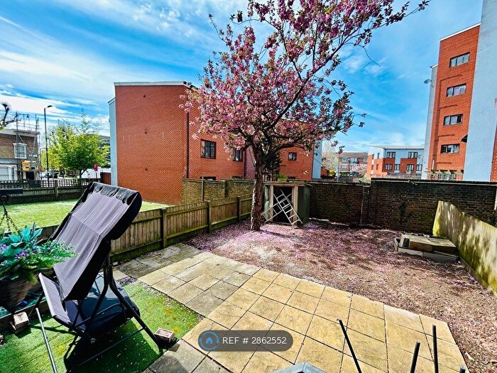 2 Bedroom Flat To Rent In Ashdown House, London, E5