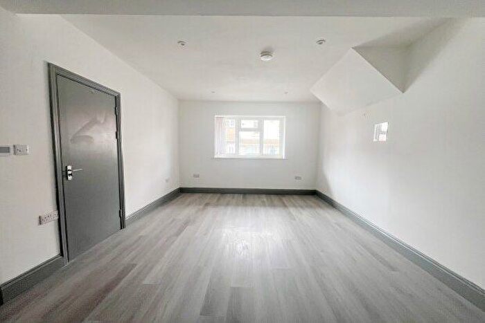 Studio To Rent In Newhall Street, Swindon, SN1