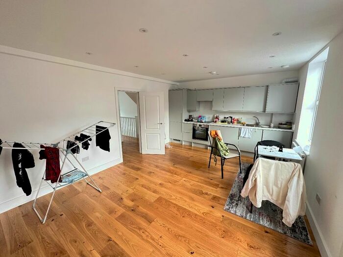 3 Bedroom Flat To Rent In Green Lanes, London, N4