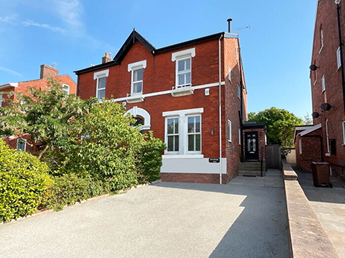 3 Bedroom Semi-Detached House For Sale In Crescent Road, Birkdale, Southport, PR8