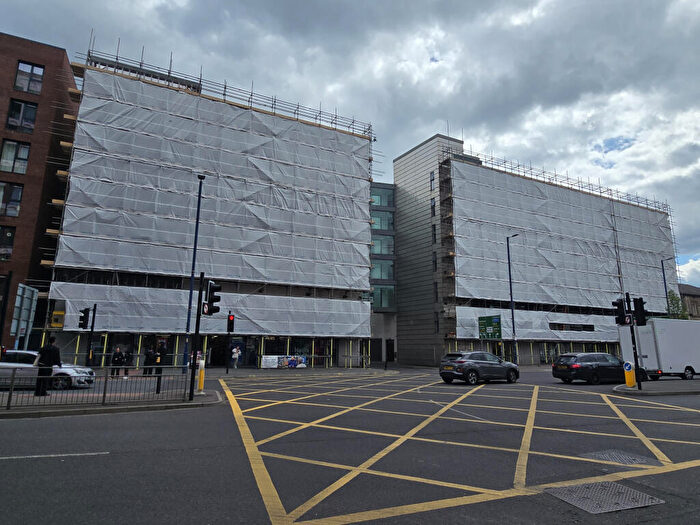 3 Bedroom Flat For Sale In Apartment, Oldham Road, Manchester, Lancashire, M4