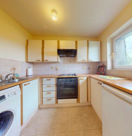 2 Bedroom Retirement Property For Sale In Westwood Court, Stanwell Road, Penarth, CF64
