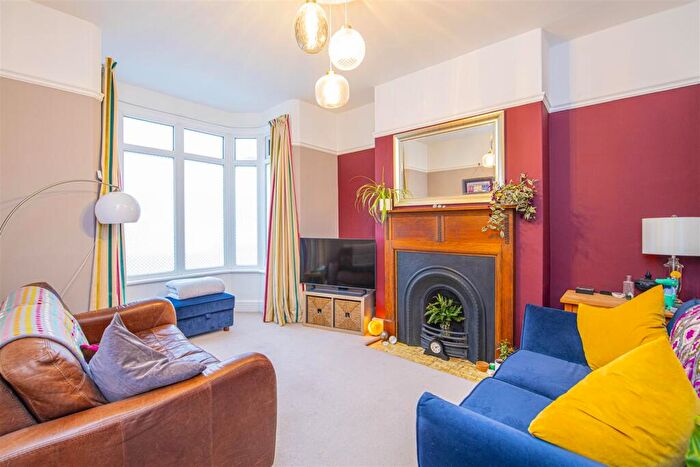 3 Bedroom Terraced House For Sale In Rockingham Road, Kettering, NN16