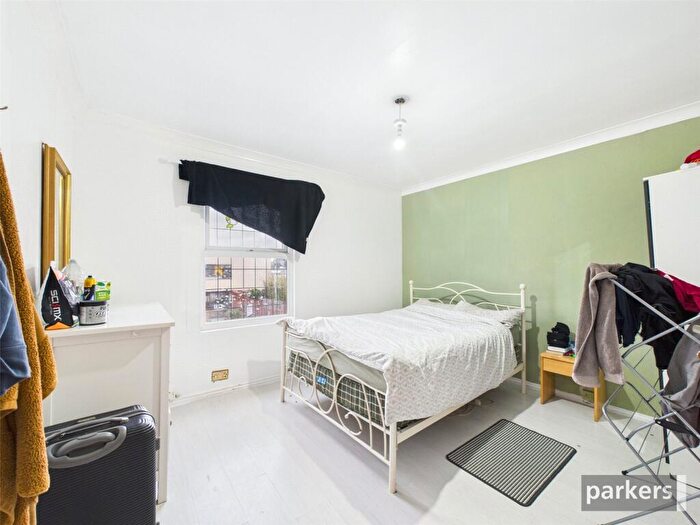 3 Bedroom Terraced House For Sale In Orts Road, Reading, Berkshire, RG1