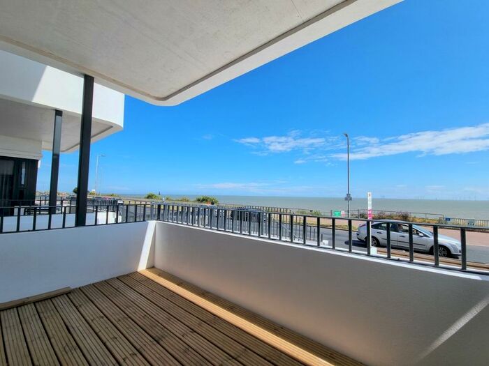 2 Bedroom Flat To Rent In Kings Parade, Holland-on-Sea, Clacton-On-Sea, CO15