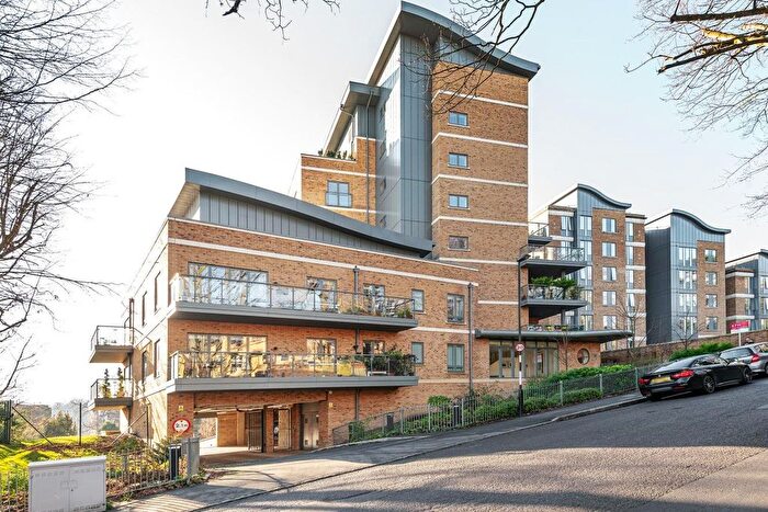 2 Bedroom Flat For Sale In Sylvan Hill, Crystal Palace, London, SE19