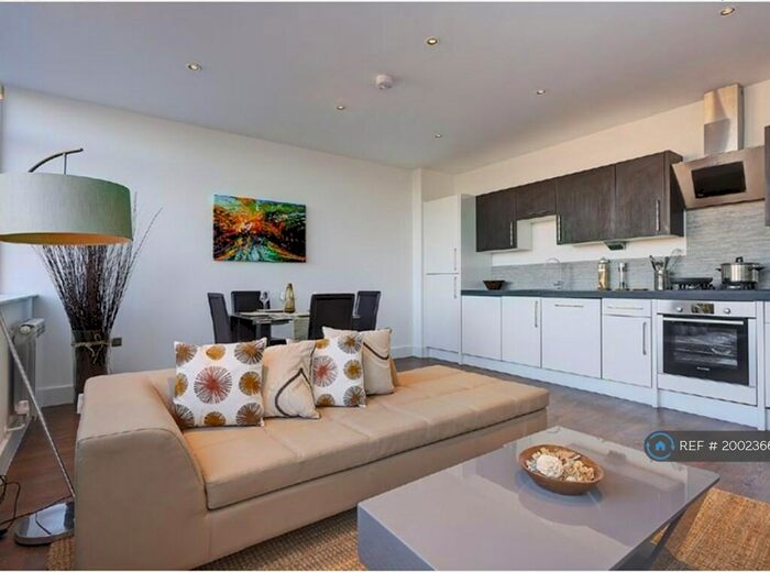 1 Bedroom Flat To Rent In Haredon House, Cheam, Sutton, SM3