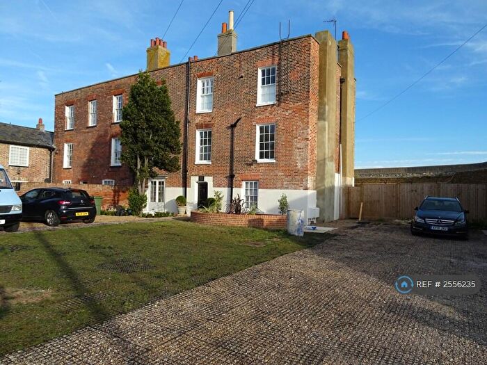 2 Bedroom Flat To Rent In Marine Parade, Sheerness, ME12