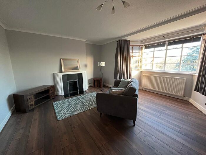2 Bedroom Flat To Rent In Viceroy Close, Bristol Road, Birmingham, West Midlands, B5