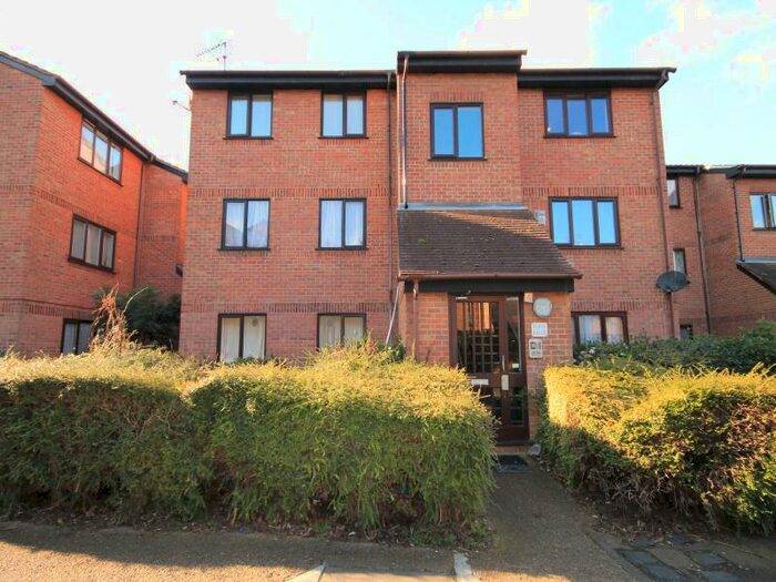 1 Bedroom Apartment To Rent In Avenue Road, Chadwell Heath, Romford, RM6