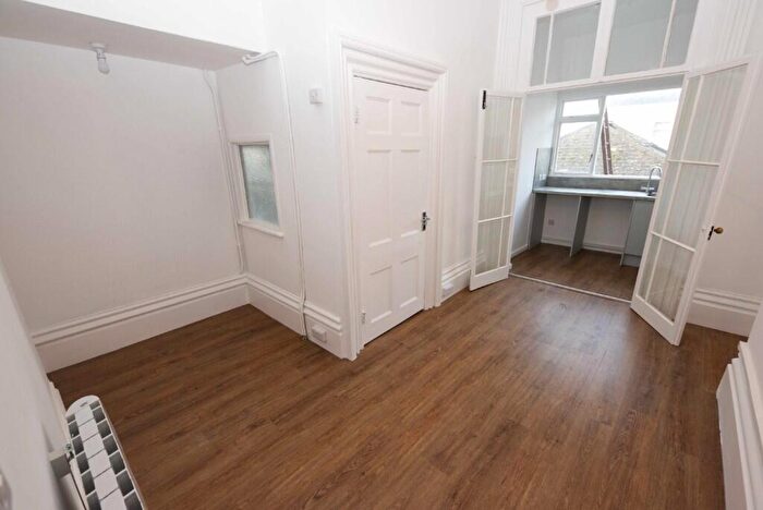 Studio To Rent In Brunswick Square, Hove, East Sussex, BN3
