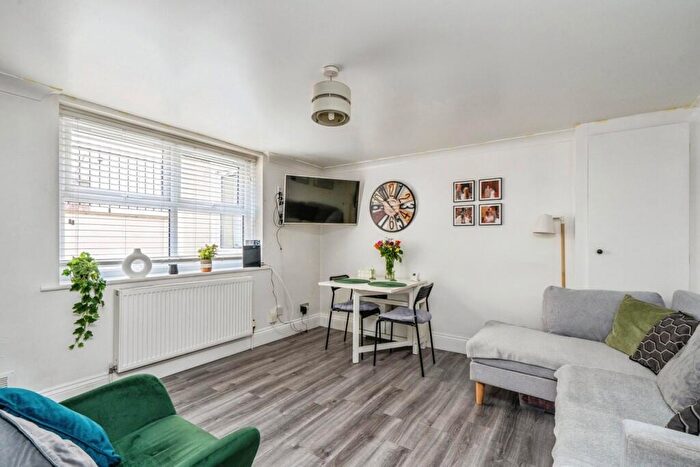 1 Bedroom Flat For Sale In Clarendon Road, Southsea, Hampshire, PO4