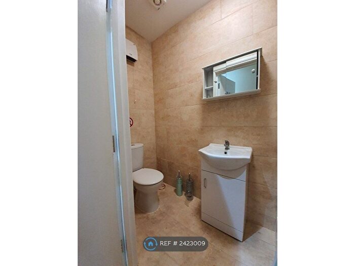 Studio To Rent In East India Dock Road, London, E14