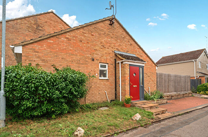 2 Bedroom Bungalow For Sale In York Close, Towcester, Northamptonshire, NN12