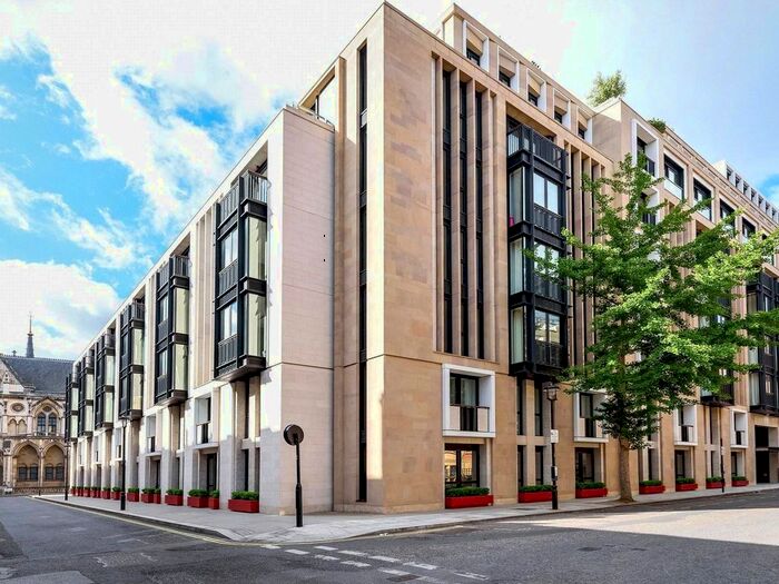 3 Bedroom Flat To Rent In Lincoln Square, Portugal Street, Holborn, WC2A