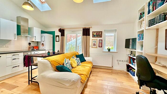 2 Bedroom Terraced House For Sale In Hawthorn Road, Hastings, TN35