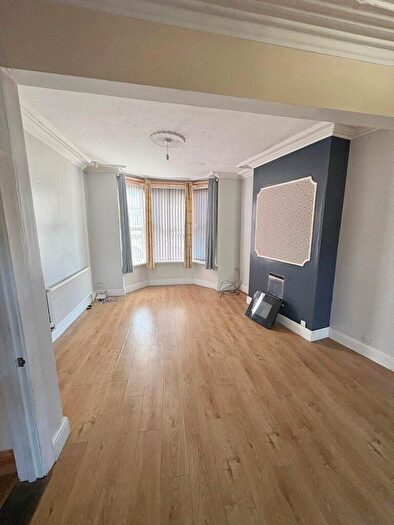 3 Bedroom Terraced House To Rent In De La Pole Avenue, Hull, HU3