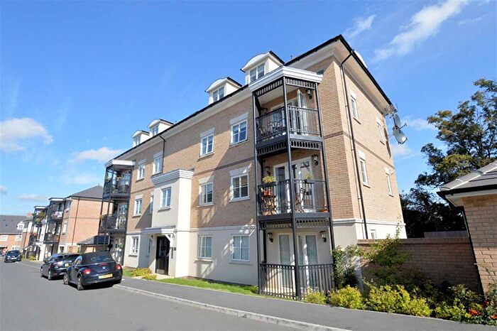 2 Bedroom Flat For Sale In Buckingham Road, Epping, CM16