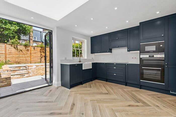 3 Bedroom Terraced House To Rent In St Marys Gardens, SE11