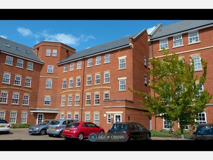 2 Bedroom Flat To Rent In Florey Gardens, Aylesbury, HP20