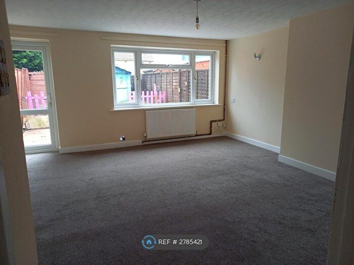 3 Bedroom Terraced House To Rent In Milton Road, Yate, BS37